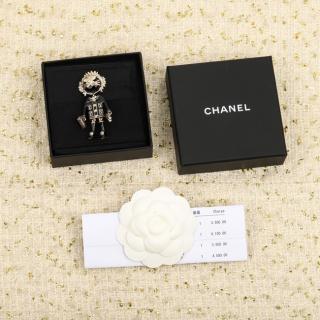Lion brooch  22usd