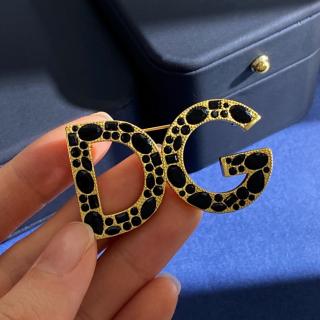 Vintage metallic texture DG letter inlaid black diamond brooch 12usd 