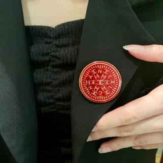 Circular letter double C brooch 16usd 