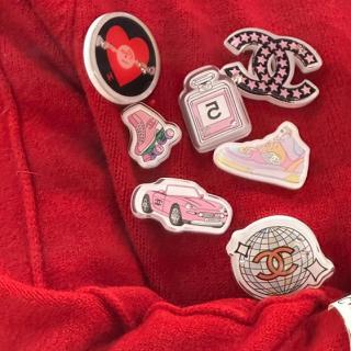 Painted graffiti acrylic comic brooch  10usd 