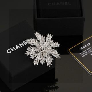 Snowflake brooch  15usd